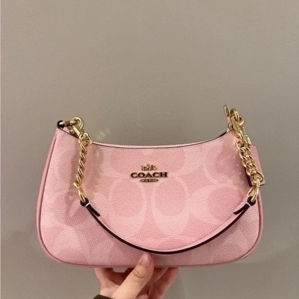 Coach Light Pink Shoulder Bag with Gold Chain - Picture 1 of 6